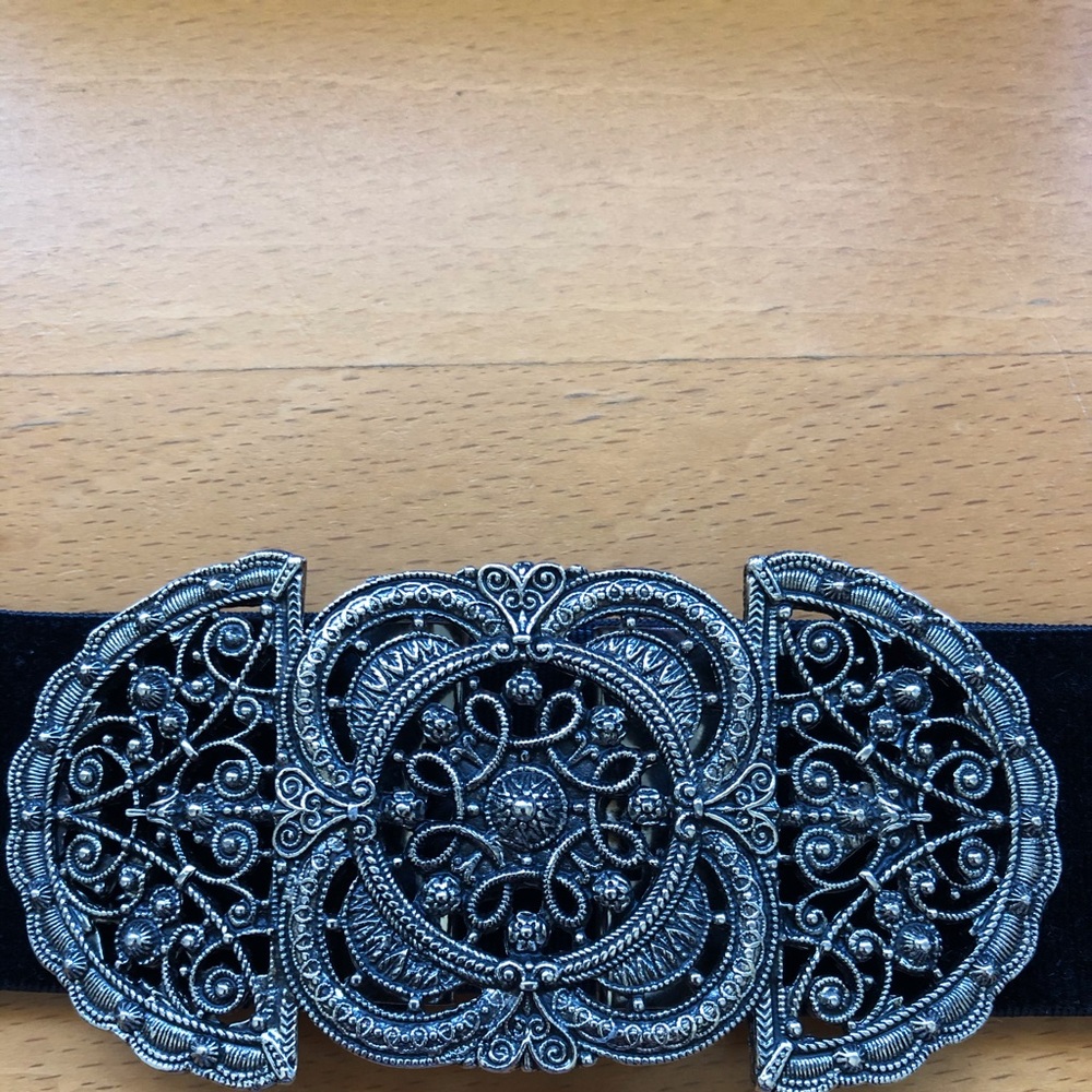 VELVET STRETCH BELT WITH BEAUTIFUL BUCKEL